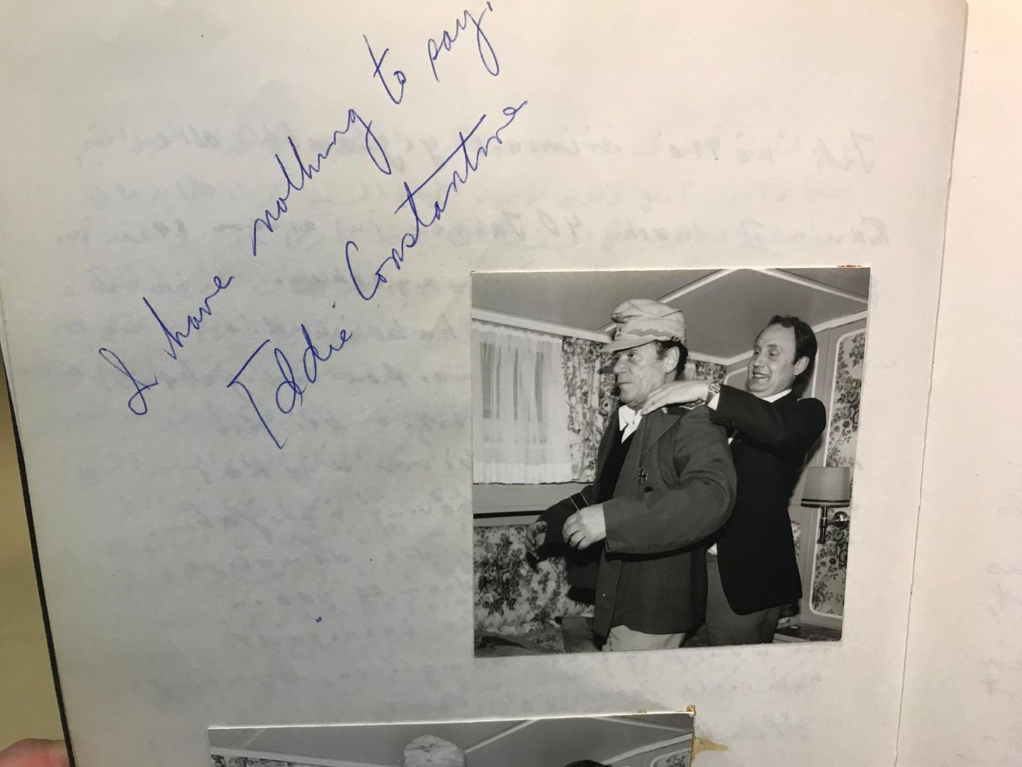 "Faking Hitler": "Ich habe nichts zu zahlen", schrieb der US-amerikanische Schauspieler Eddie Constantine ins Gästebuch der "Carin II".