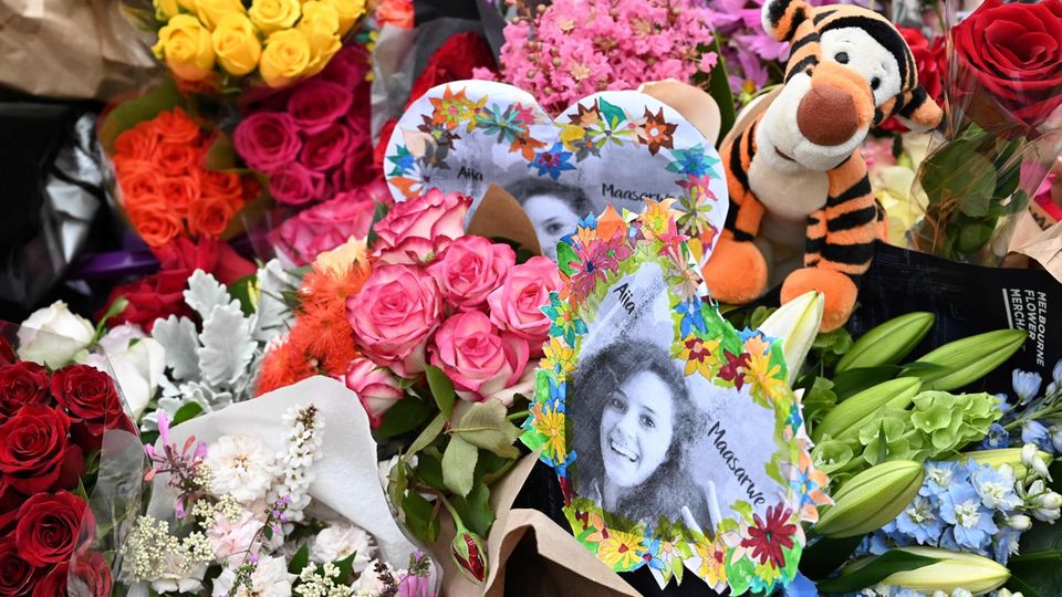 News des Tages: Die Blumen und das Bild erinnern in Melbourne an die ermordete Israelin Die Blumen und das Bild erinnern in Melbourne an die ermordete Israelin
