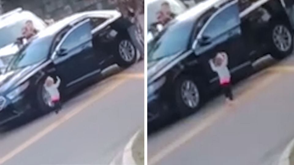 Bodycam-Aufnahmen: Verstörendes Video: Kleinkind stellt sich mit erhobenen Händen der Polizei Bodycam-Aufnahmen: Verstörendes Video: Kleinkind stellt sich mit erhobenen Händen der Polizei