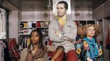 1963 wechselte Lagerfeld als künstlerischer Direktor zu Chloé und konnte sich dort kreativ austoben - bis er das Modehaus 1978 nach Streitigkeiten mit den Eigentümern verließ.