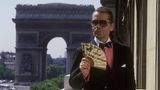 Vor allem während der 1980er- und 1990er-Jahre sah man den Designer immer wieder mit einem Handfächer. Seinen Aussagen zufolge diente er hauptsächlich als Abwehrmittel gegen Zigarettenrauch und als Schutz gegen nervige Paparazzi.