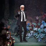 Im Jahr 2000 macht Lagerfeld eine von einem französischen Arzt erdachte 3D-Diät. Die drei Ds stehen dabei für Designer, Doktor, Diät. Sie zeichnet sich durch eine hohe Proteinzufuhr und geringen Kohlenhydrate-Anteil aus. Innerhalb von 13 Monaten verlor der Designer so etwa 42 Kilogramm. Der Grund für den radikalen Gewichtsverlust: Laut eigener Aussage wollte Karl Lagerfeld unbedingt die schmal geschnittenen Dior-Homme-Anzüge des Designer-Kollegen Hedi Slimane tragen können.