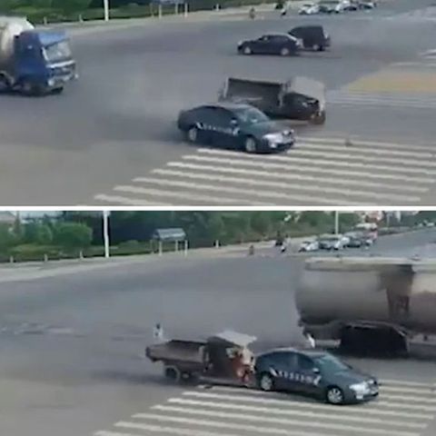 Zwei Zusammenstöße zweier Verkehrsteilnehmer in ein und demselben Unfall? Was erst einmal kurios klingt, ist auf dieser Straßenkreuzung in China tatsächlich passiert.
