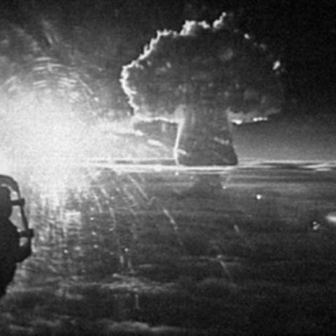 Ein Militärflugzeug filmte die gewaltige Explosion