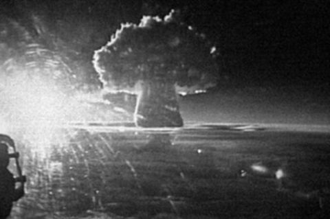 Ein Militärflugzeug filmte die gewaltige Explosion