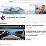 Der Kreuzfahrt-YouTuber  Er ist sich für nichts zu schade: Matthias Morr. Der Journalist mit seiner Domain "schiffstester.de" hat sich ganz der Themenkombination von Kreuzfahrt und Youtube verschrieben. Mit Videokamera und Selfie-Stick läuft er durch Kabinen, Schiffsrestaurants, saust Wasserrutschen hinab und an Zip-Lines über so manches Sonnendeck. In seinen kurzen oder bis zu 30-minütigen Clips filmt er sich hauptsächlich selbst, berichtet über seine Landausflüge, unterlegt Zeitraffer-Szenen bei Hafenmanövern und auf See mit flotter Musik.  Zu seinen Clips geht es hier: www.schiffstester.de und www.youtube.com/user/matthiasmorr