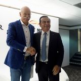 Ein Bild aus besseren Tagen: Daimler Chef Dieter Zetsche mit Renault Chef Carlos Ghosn