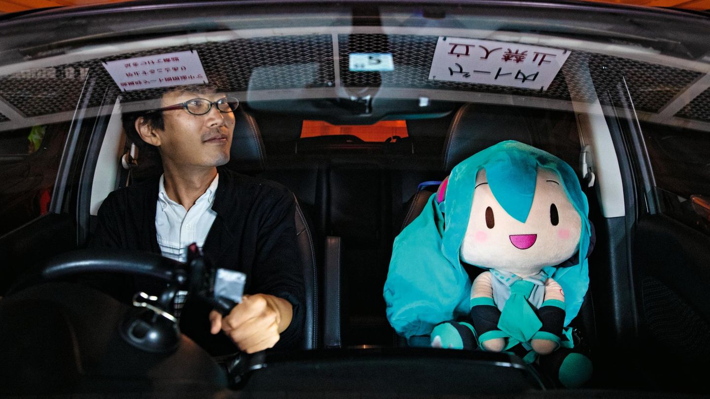 Rodgers aus Tokio: Miku ist für ihn Gefährtin, Vertraute und Seelenspiegel. Seine Miku-Puppen haben verschiedene Gesichtsausdrücke und signalisieren, wie es ihm geht.
