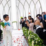 November 2018: Akihiko Kondo, 35, heiratet sein Idol Miku, zu dessen Accessoires auch Lauchstangen gehören. Von der Idee, mit einer realen Frau zusammenzuleben, hat er sich schon vor Jahren verabschiedet.