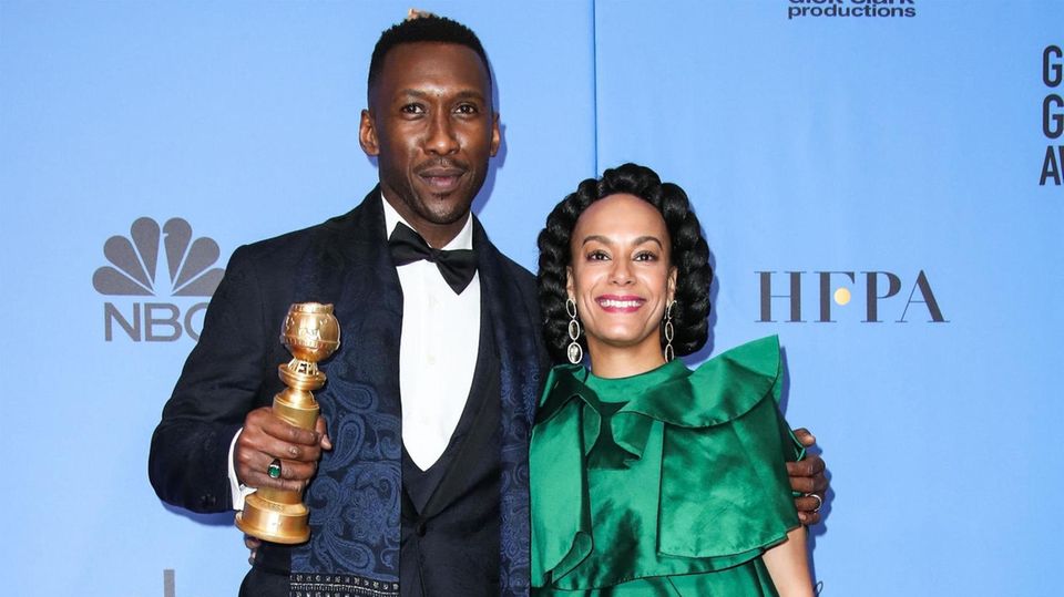 "True Detective"-Darsteller: Beste Rolle: Gerade gewann Ali den Golden Globe, den er hier an der Seite seiner Frau Amatus Sami-Karim vorzeigt Beste Rolle: Gerade gewann Ali den Golden Globe, den er hier an der Seite seiner Frau Amatus Sami-Karim vorzeigt
