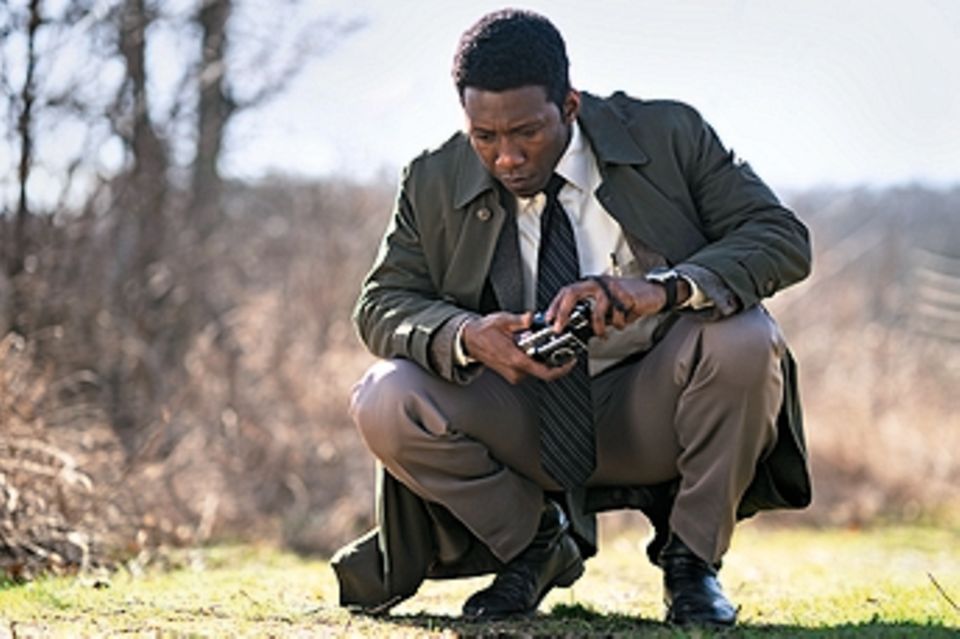 "True Detective"-Darsteller: In der dritten Staffel der komplexen Thriller-Serie "True Detective" steht ein Polizistenduo aus Arkansas im Mittelpunkt: Mahershala Ali und Stephen Dorff stöbern in einem Vermisstenfall, der schnell zur Mordermittlung wird und sich als Wespennest von Satanismus, Pädophilie und Rassismus erweist. Dicht erzählt, beklemmend, bewegend, spannend. Zu sehen bei Sky. In der dritten Staffel der komplexen Thriller-Serie "True Detective" steht ein Polizistenduo aus Arkansas im Mittelpunkt: Mahershala Ali und Stephen Dorff stöbern in einem Vermisstenfall, der schnell zur Mordermittlung wird und sich als Wespennest von Satanismus, Pädophilie und Rassismus erweist. Dicht erzählt, beklemmend, bewegend, spannend. Zu sehen bei Sky.