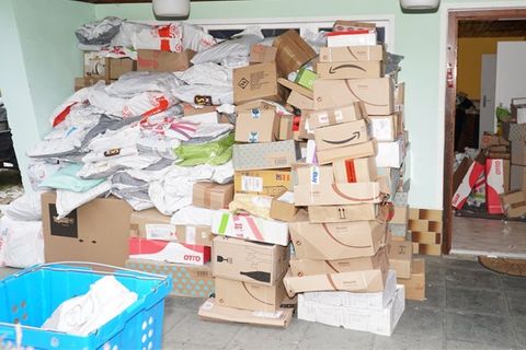 Ein großer Berg voller Pakete