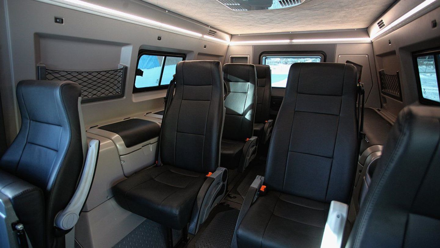 Auch Wunsch gibt es den Avoros Shaman 8X8  auch mit Laderaum.