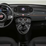 Das etwas betagte Cockpit des Fiat 500C 1.2 Collezione