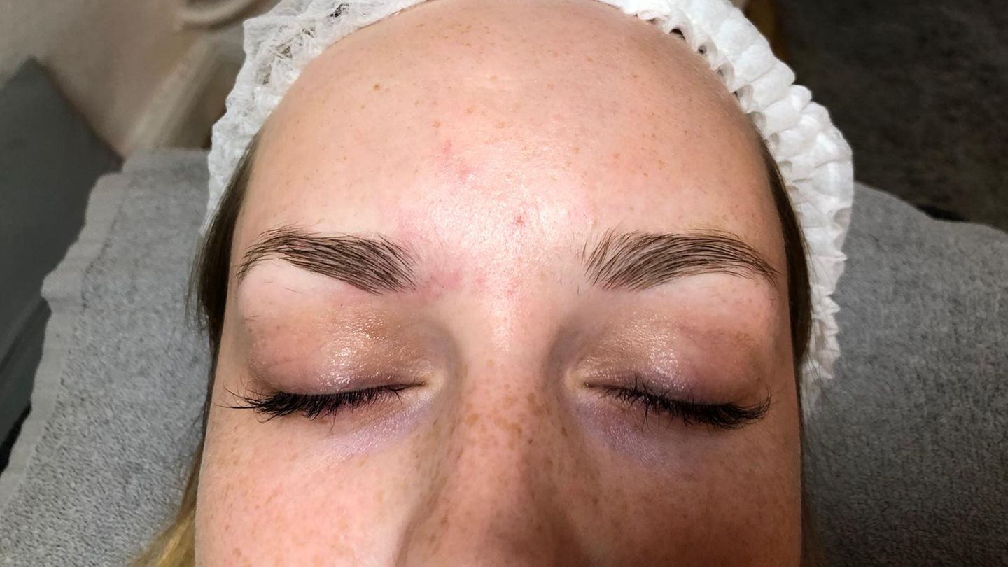 Microblading: Augenbrauen-Selbstversuch Microblading: Augenbrauen-Selbstversuch