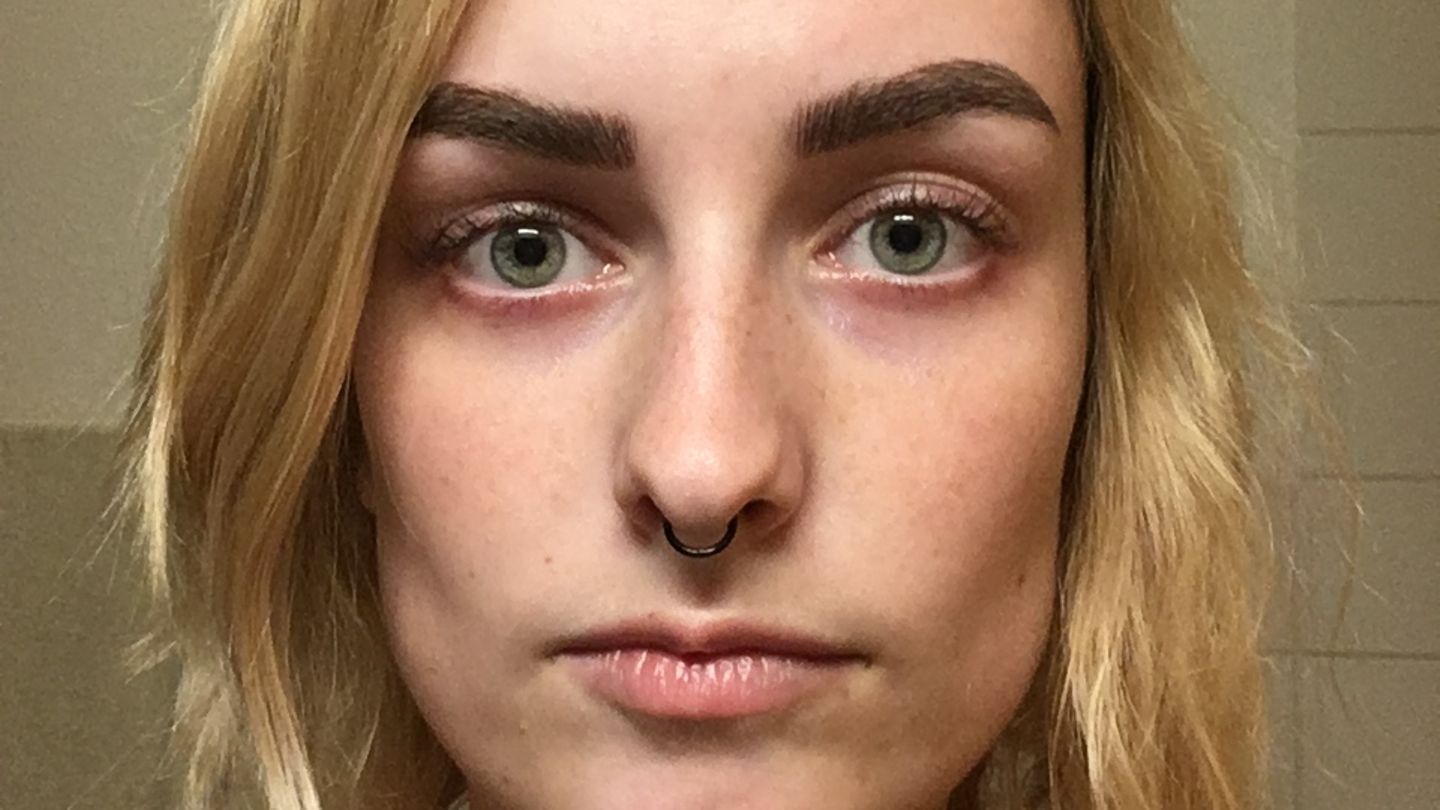Microblading: Augenbrauen-Selbstversuch Microblading: Augenbrauen-Selbstversuch