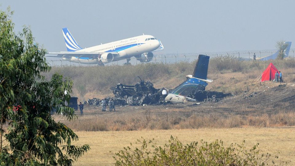 Nach dem Crash war der Flughafen gesperrt, aber schon bald starten und landeten wieder die Flugzeuge