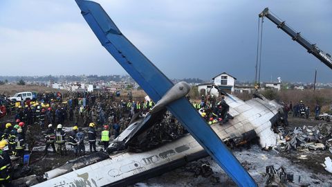 Überreste des Wracks der im März 2018 bei Kathmandu abgestürzten Dash 8-400