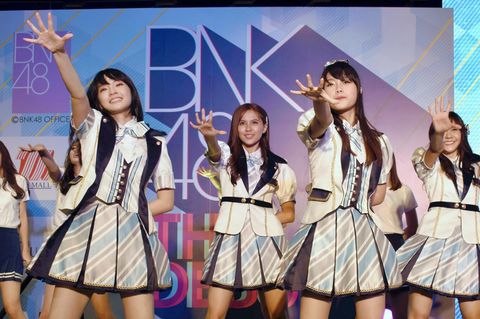 Thailand: Sängerin von BNK 48 sorgt mit Hakenkreuz-T-Shirt für Kritik