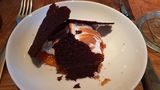 Zum Abschluss habe ich nochmal richtig geraten oder geschmeckt: Kakao-Cracker, Eiweißhaube, Blutorangensorbet, Blutorangen filetiert auf Haselnuss-Crumble.