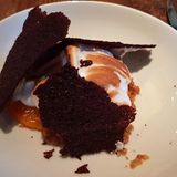 Zum Abschluss habe ich nochmal richtig geraten oder geschmeckt: Kakao-Cracker, Eiweißhaube, Blutorangensorbet, Blutorangen filetiert auf Haselnuss-Crumble.