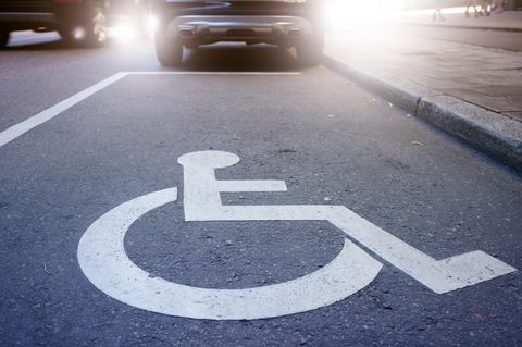 Markierung auf einem Behindertenparkplatz