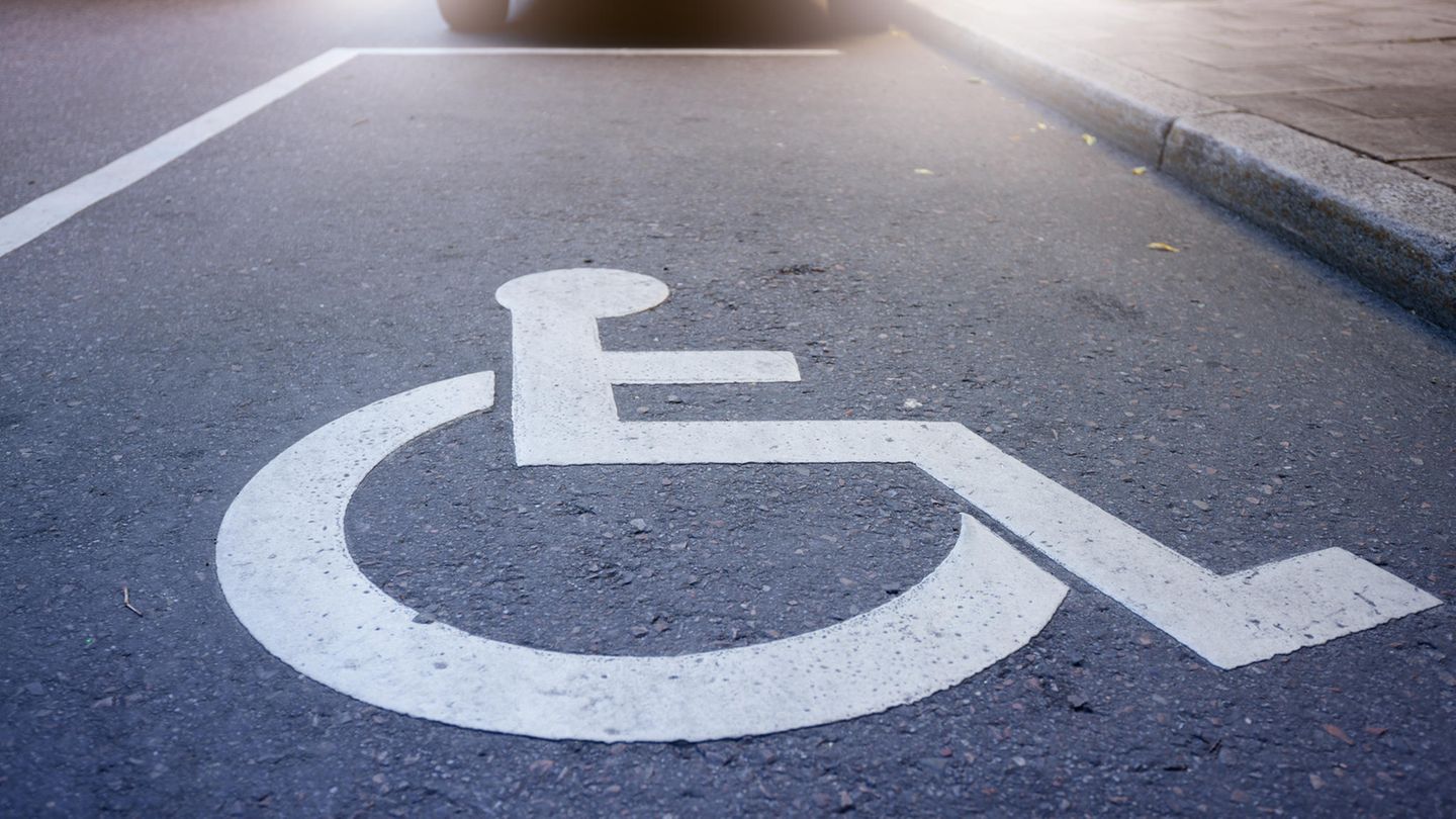 Markierung auf einem Behindertenparkplatz