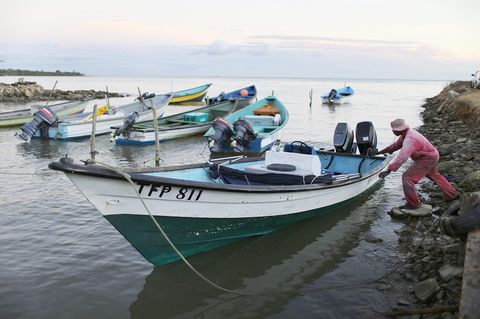 Fischer in der Hafenstadt Port of Spain