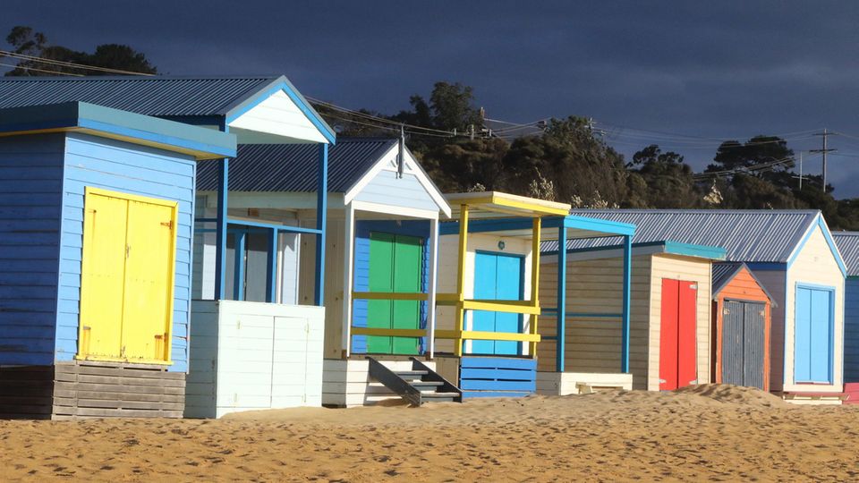 Nur eine gute Autostunde von Melbourne entfernt: Die Strandhütten am Mount Martha Beach dienten früher als Umkleidekabinen