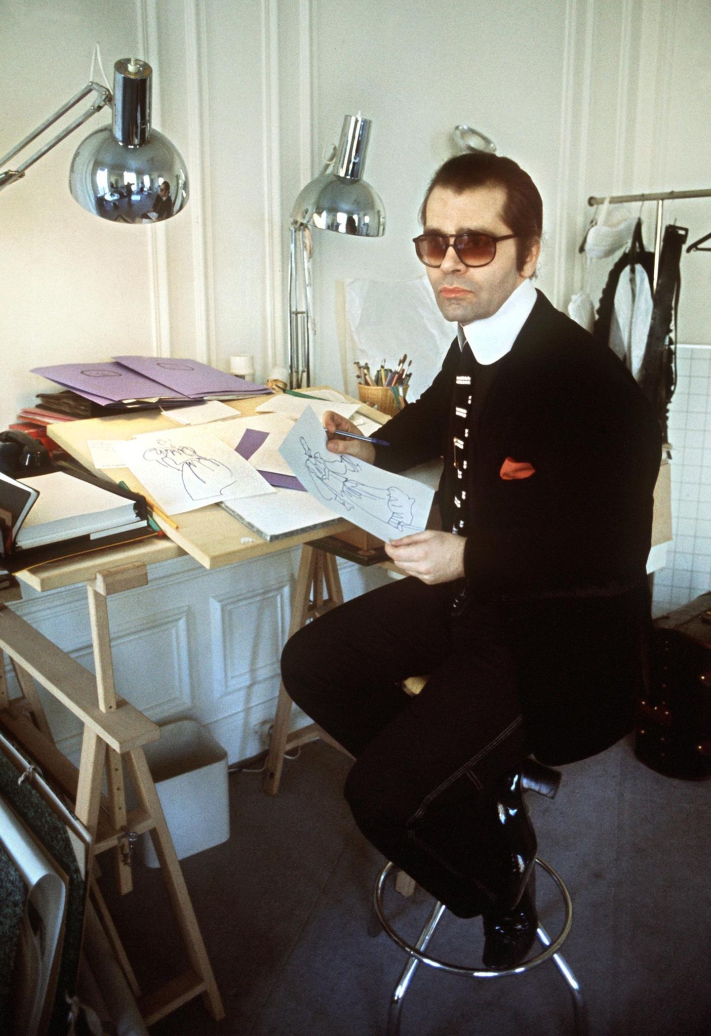 Unter dem Namen Karl Lagerfeld Impression gründete der Designer 1974 in Deutschland sein eigenes Unternehmen. Zwischen 1978 und 1983 war er selbständig für verschiedene Unternehmen tätig, darunter auch wieder Chloé.