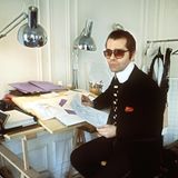 Unter dem Namen Karl Lagerfeld Impression gründete der Designer 1974 in Deutschland sein eigenes Unternehmen. Zwischen 1978 und 1983 war er selbständig für verschiedene Unternehmen tätig, darunter auch wieder Chloé.