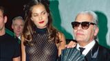 Über Lagerfelds Privatleben ist nicht allzu viel bekannt. Jacques de Bascher soll 18 Jahre lang Karl Lagerfelds Partner gewesen sein. Mit ihm soll auch Modedesigner Yves Saint Laurent eine Affäre gehabt haben. 1983 bekam Bascher die Diagnose AIDS, 1989 verstarb er. Lagerfeld lebte seit dem Tod von Bascher nach eigenen Angaben bevorzugt allein. Er galt zudem als unheimlich disziplinierter Workaholic mit einer sehr guten Allgemeinbildung. 