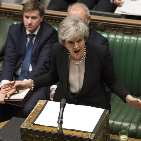 Theresa May während der Brexit-Debatte: Das britische Unterhaus hat sich mit knapper Mehrheit gegen einen harten Brexit gewandt