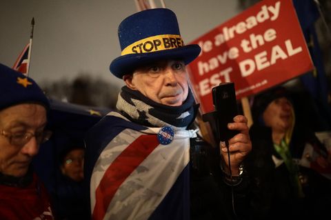 London: Demonstranten protestieren vor dem Parlament gegen den Brexit