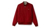 Date-Outfit: Rote Bomberjacke von Lacoste