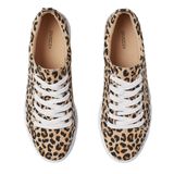 Date-Outfit: Leo-Sneakers von H&M