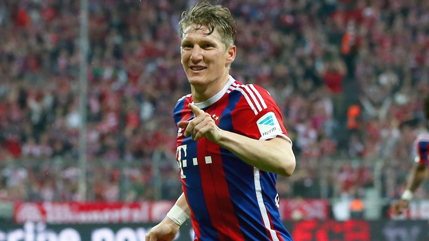 6. Bastian Schweinsteiger - der Fußballgott  Sein Standing haben wir anlässlich des Abschiedsspiels 2018 bereits hier verewigt.