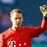 13. Manuel Neuer - der spielende Welttorhüter  Dank seiner Schalker Ultra-Vergangenheit wird "Koan" Neuer im Herzen der Fans wohl niemals den Platz von Oliver Kahn einnehmen. Vom Niveau her ist er jedoch der größte Torhüter, den das an großen Torhütern nicht arme Deutschland jemals hervorgebracht hat. Seit 2011 steht er im Kasten des Klubs und prägte von dort nicht nur das moderne Torwartspiel sondern auch insgesamt die spielerisch superbe Jupp-Pep-Ära.