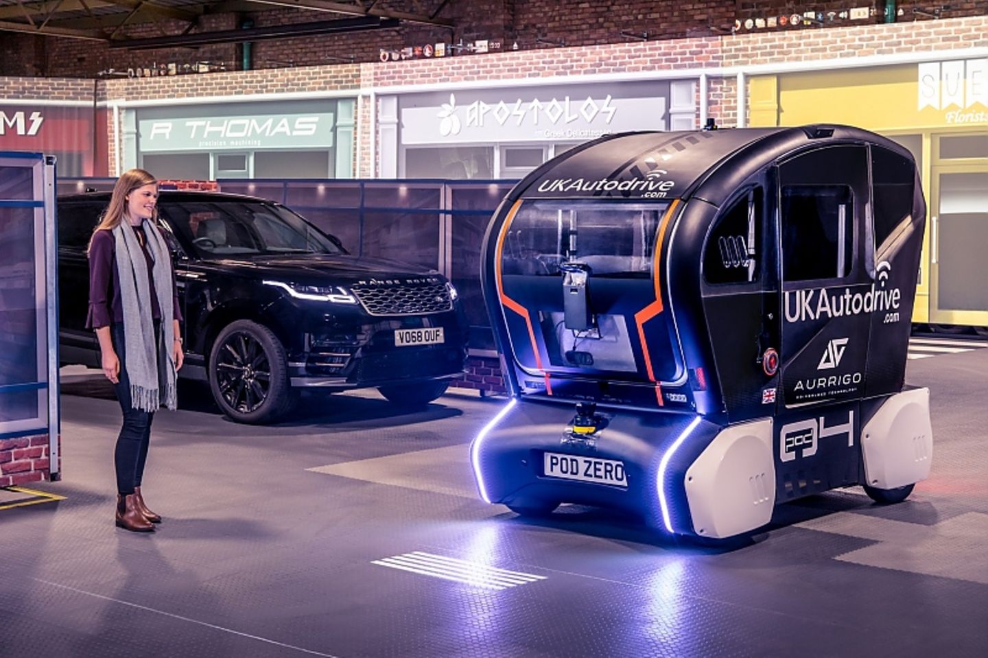 Beim Jaguar Land Rover-Konzeptfahrzeug sind virtuelle Balken das Kommunikationsmittel