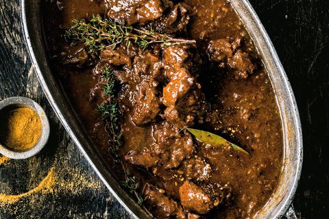 Ist das richtige Fleisch besorgt, ist es geduldig anzubraten und sanft zu schmoren