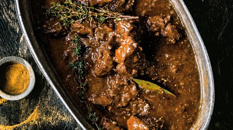 Ist das richtige Fleisch besorgt, ist es geduldig anzubraten und sanft zu schmoren