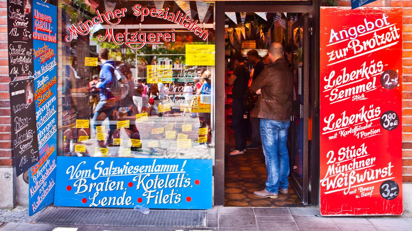 Blick ins Schaufenster eines bayrischen Metzgers