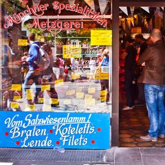Blick ins Schaufenster eines bayrischen Metzgers