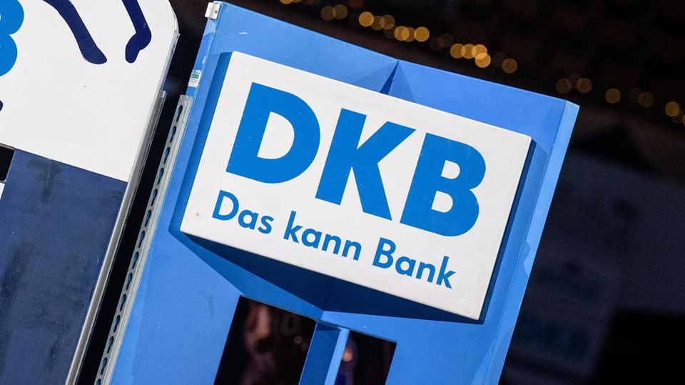 DKB: Hotline nicht erreichbar, Konto gesperrt - die Bank ...