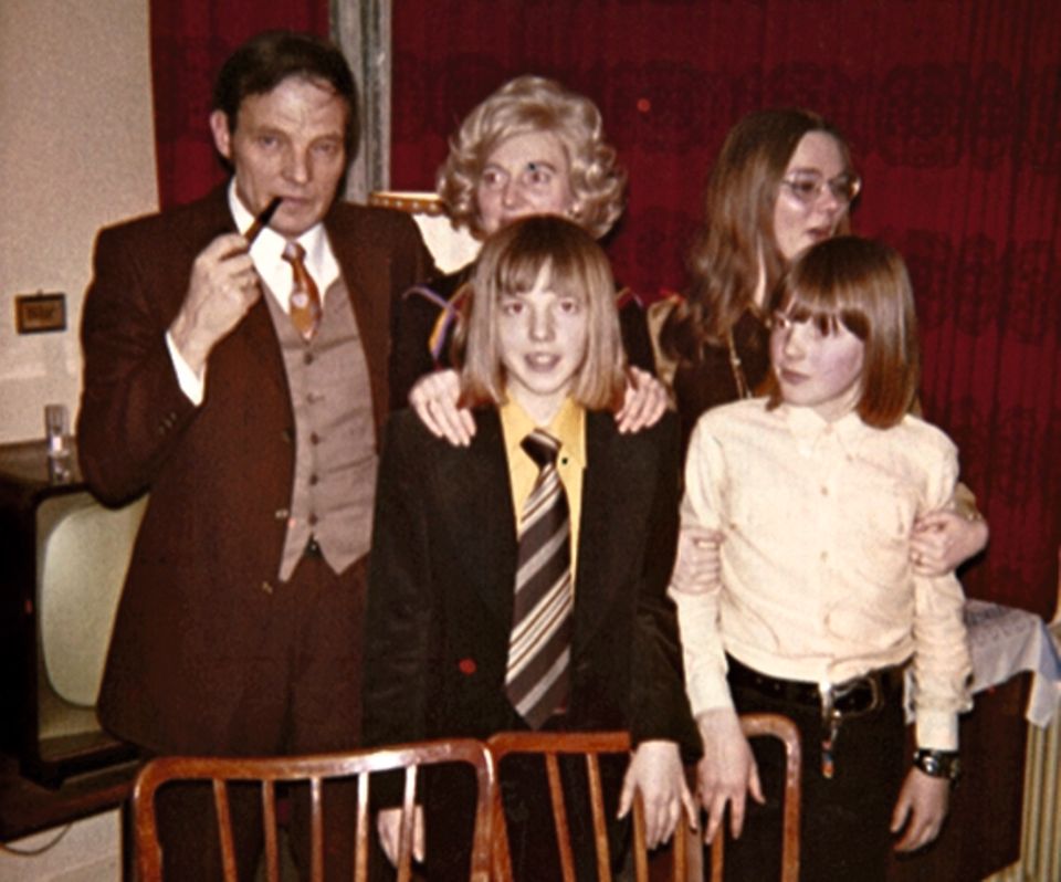 Konfirmation: stern-Autor Kester Schlenz (Mitte mit Matte) und Familie