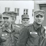 Ein Weltstar bei der Armee: Elvis Presley als GI in Friedberg, aufgenommen im Jahr 1958, kurz nach seinem Durchbruch