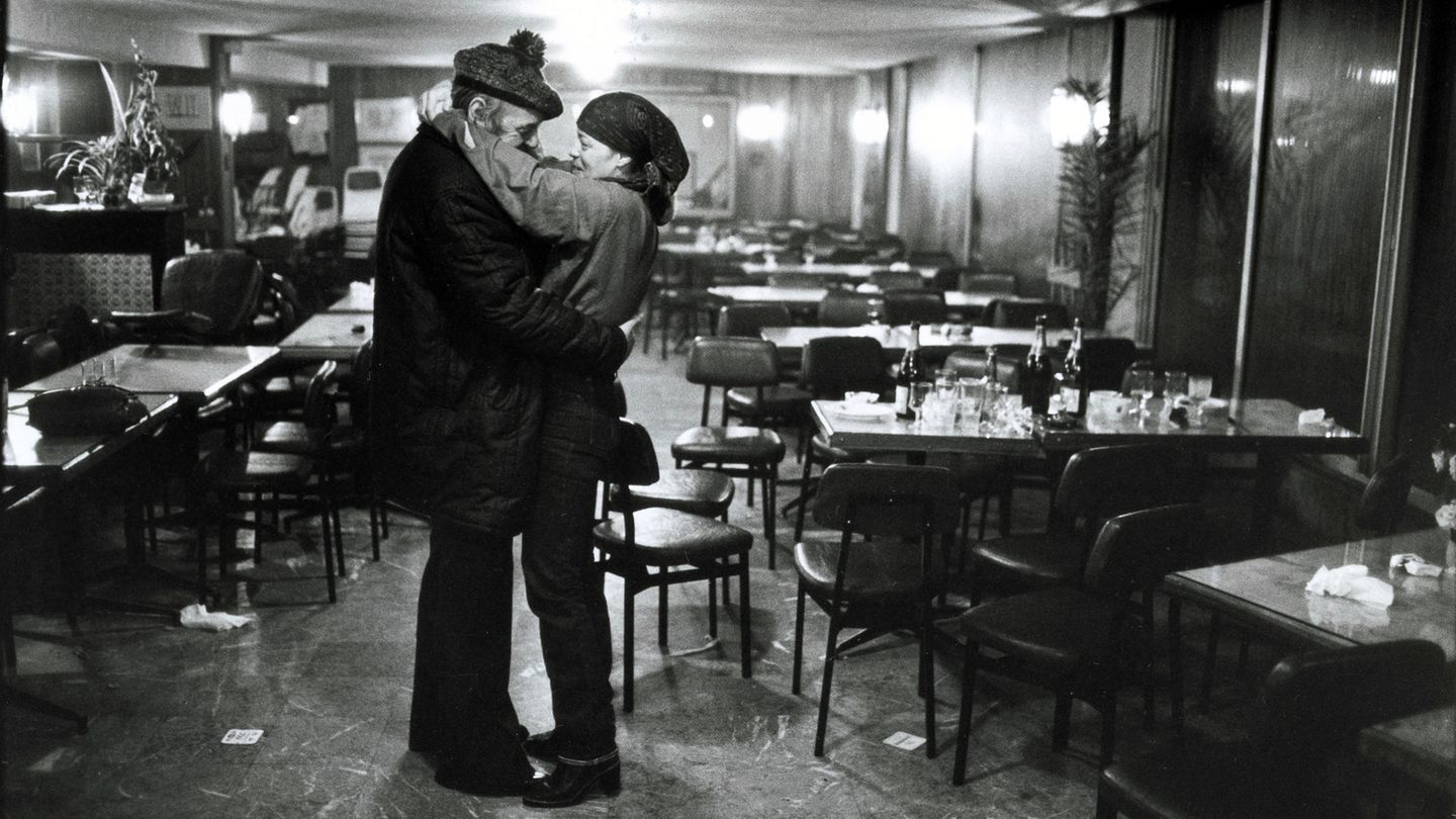 Eines der legendären Porträts von Romy Schneider im April 1981 in Quiberon, Frankreich