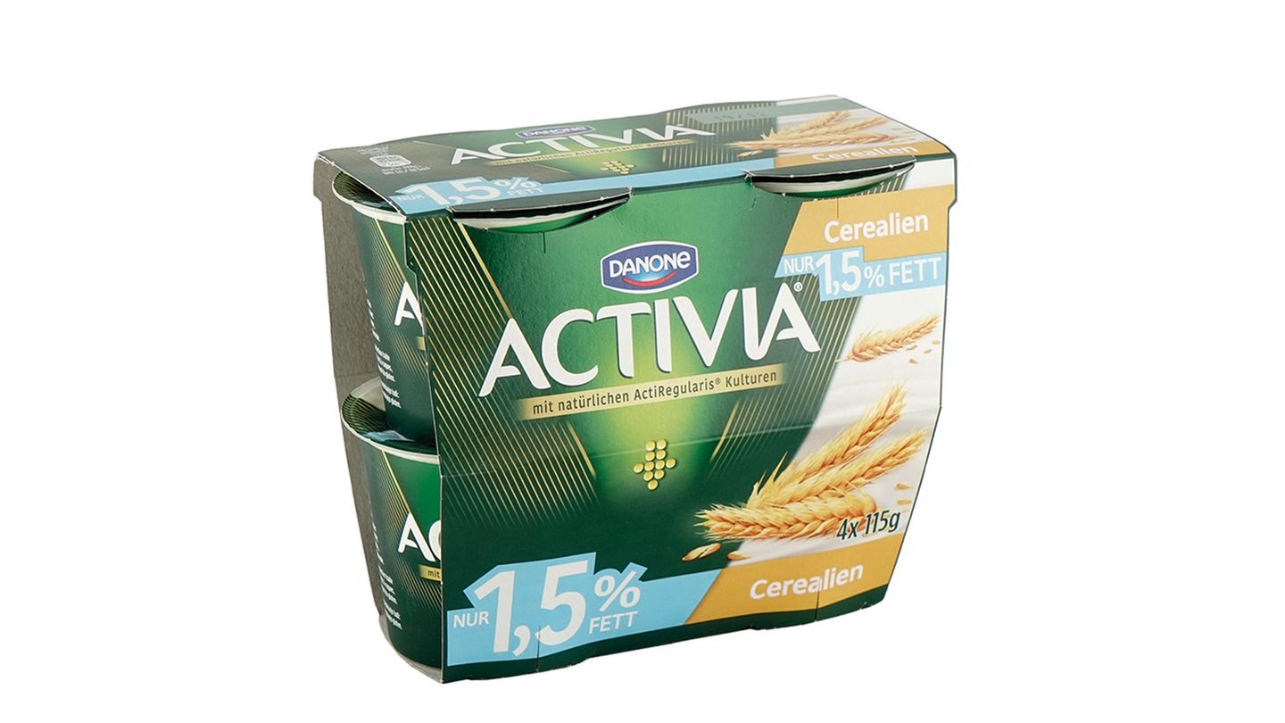 Versteckte Süße: 19 Stück Würfelzucker in einer Packung "Danone Activia Cerealien nur 1,5 % Fett" - wie abgebildet Der Joghurt von Danone wirbt mit gesundem Getreide und dem Hinweis auf eine Fettreduktion. Öko-Test hat sich die Nährwerttabelle näher angesehen: Tatsächlich enthält der Joghurt nur 1,2 Prozent Cerealien, dafür aber die zehnfache Menge an Zucker. 100 Gramm des Produkts enthalten 12,7 Gramm Zucker. Die angegebene Anzahl der Zuckerwürfel beinhaltet auch natürliche Süße. 19 Stück Würfelzucker in einer Packung "Danone Activia Cerealien nur 1,5 % Fett" - wie abgebildet Der Joghurt von Danone wirbt mit gesundem Getreide und dem Hinweis auf eine Fettreduktion. Öko-Test hat sich die Nährwerttabelle näher angesehen: Tatsächlich enthält der Joghurt nur 1,2 Prozent Cerealien, dafür aber die zehnfache Menge an Zucker. 100 Gramm des Produkts enthalten 12,7 Gramm Zucker. Die angegebene Anzahl der Zuckerwürfel beinhaltet auch natürliche Süße.