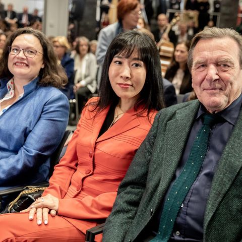 Gerhard Schröder (mit seiner So-yeon basht Andrea Nahles