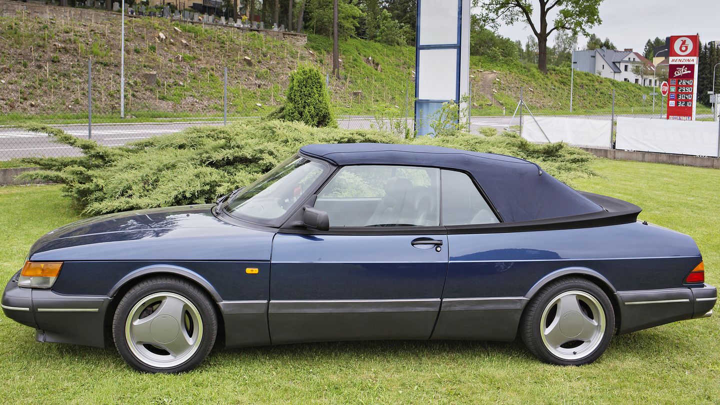 Saab 900